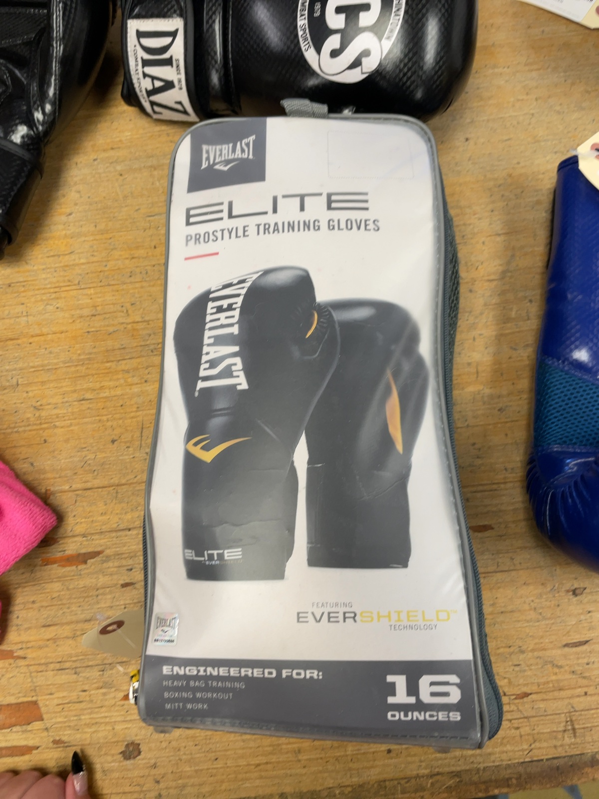 Everlast Elite Prostyle Training Gloves 16 oz