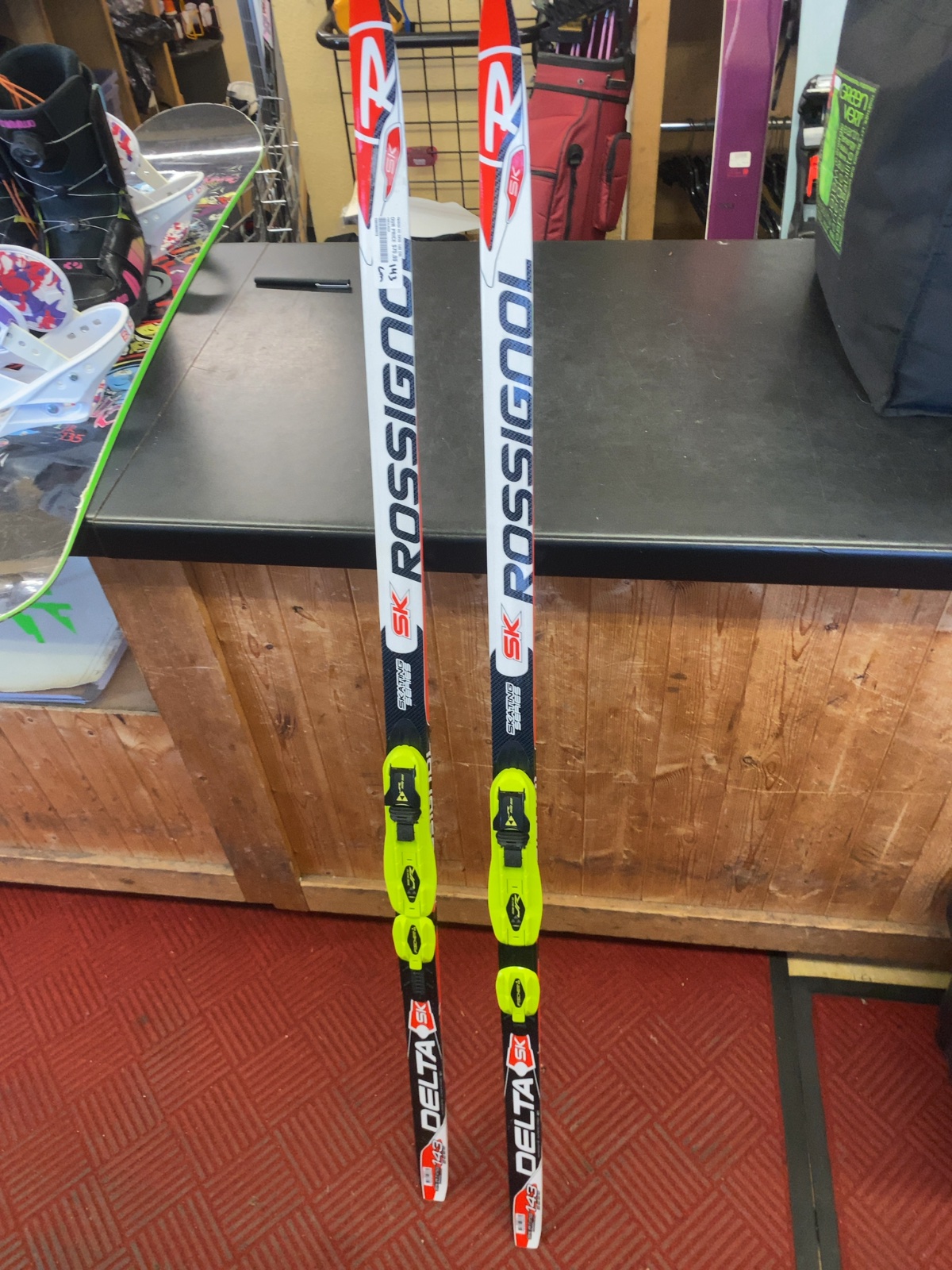 Rossignol Delta SK Skating Series Junior Cross-Country Skate Skis 143 cm with Fischer JR Bindings