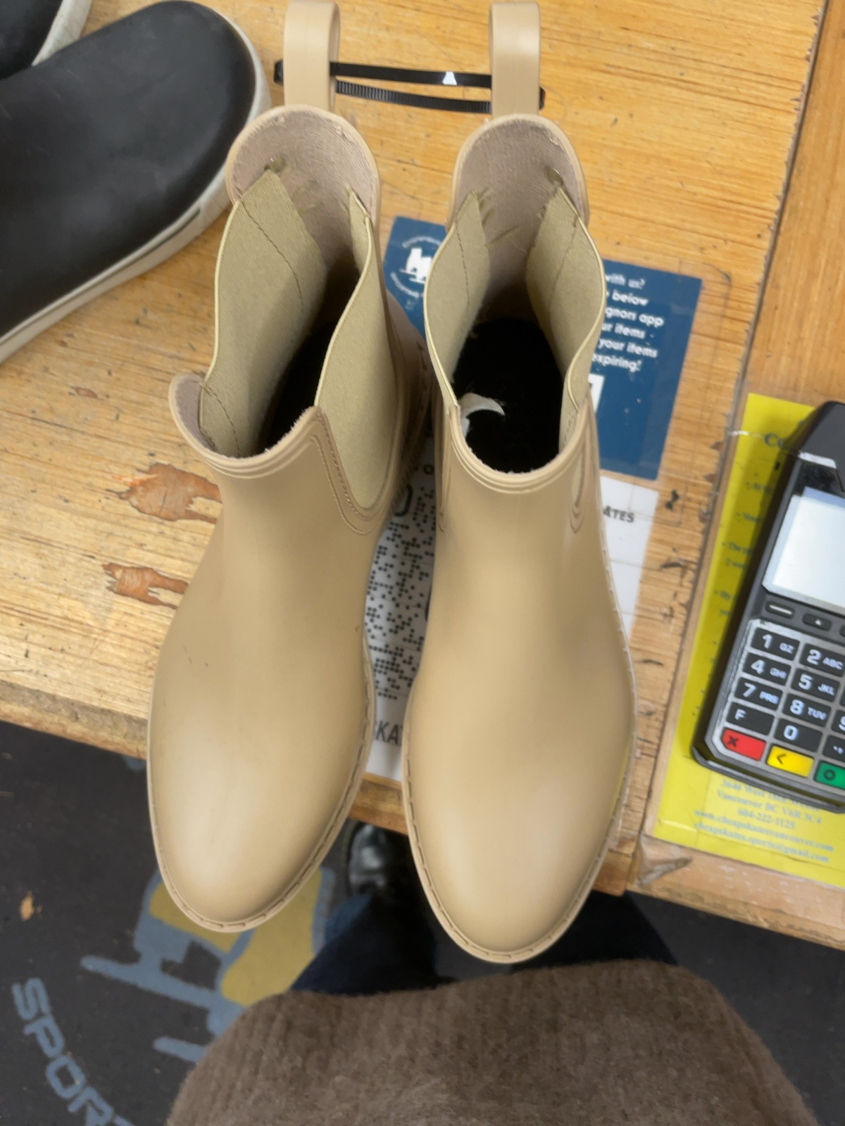 Ladies Size 9 Beige Chelsea Rain Boots