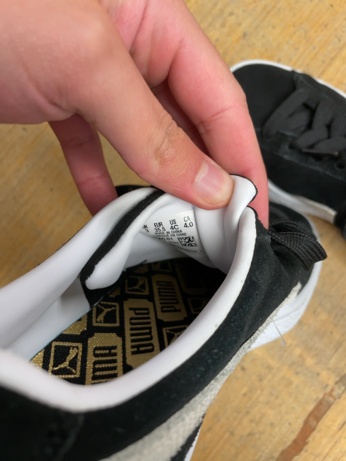 Puma Suede Classic Size 4C US Black/White