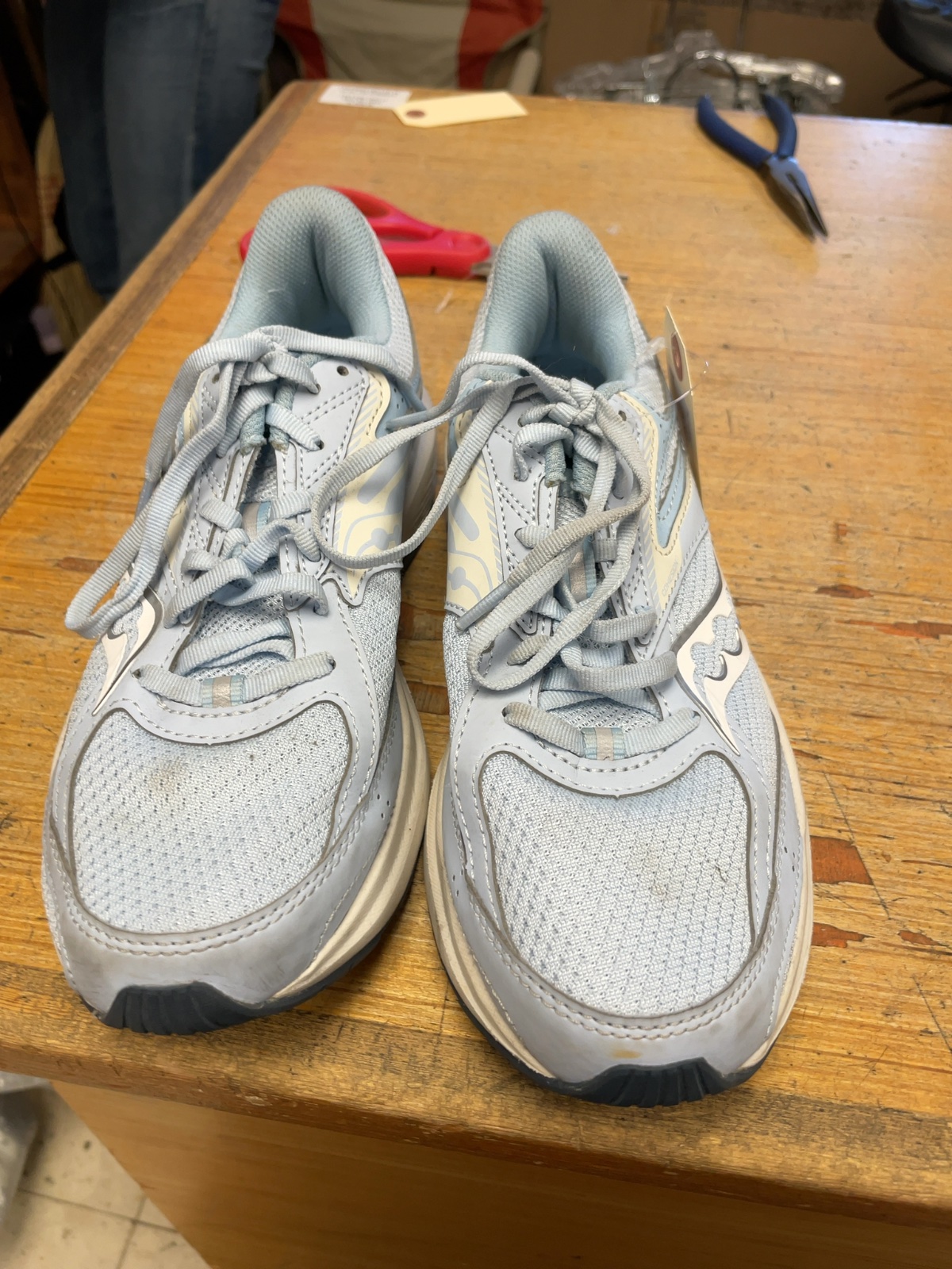 Saucony Size 7.5 US Running Shoes