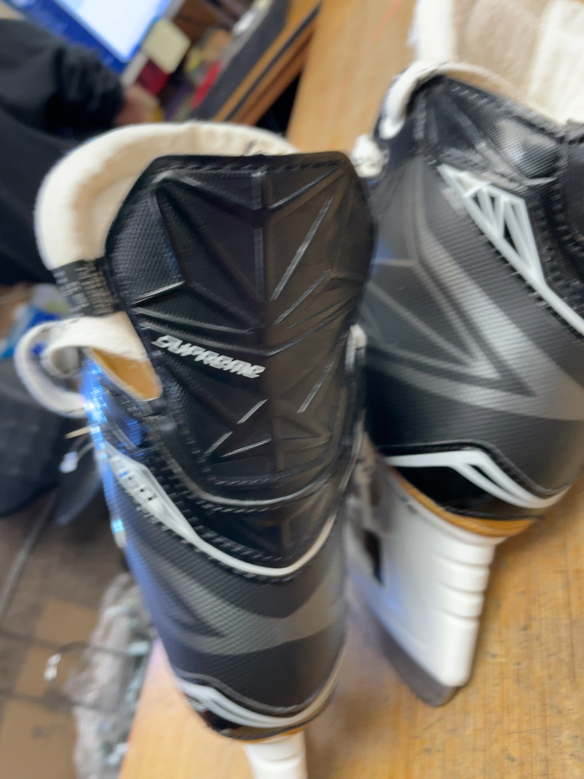 Bauer Supreme S160 Size 2D Junior Ice Hockey Skates