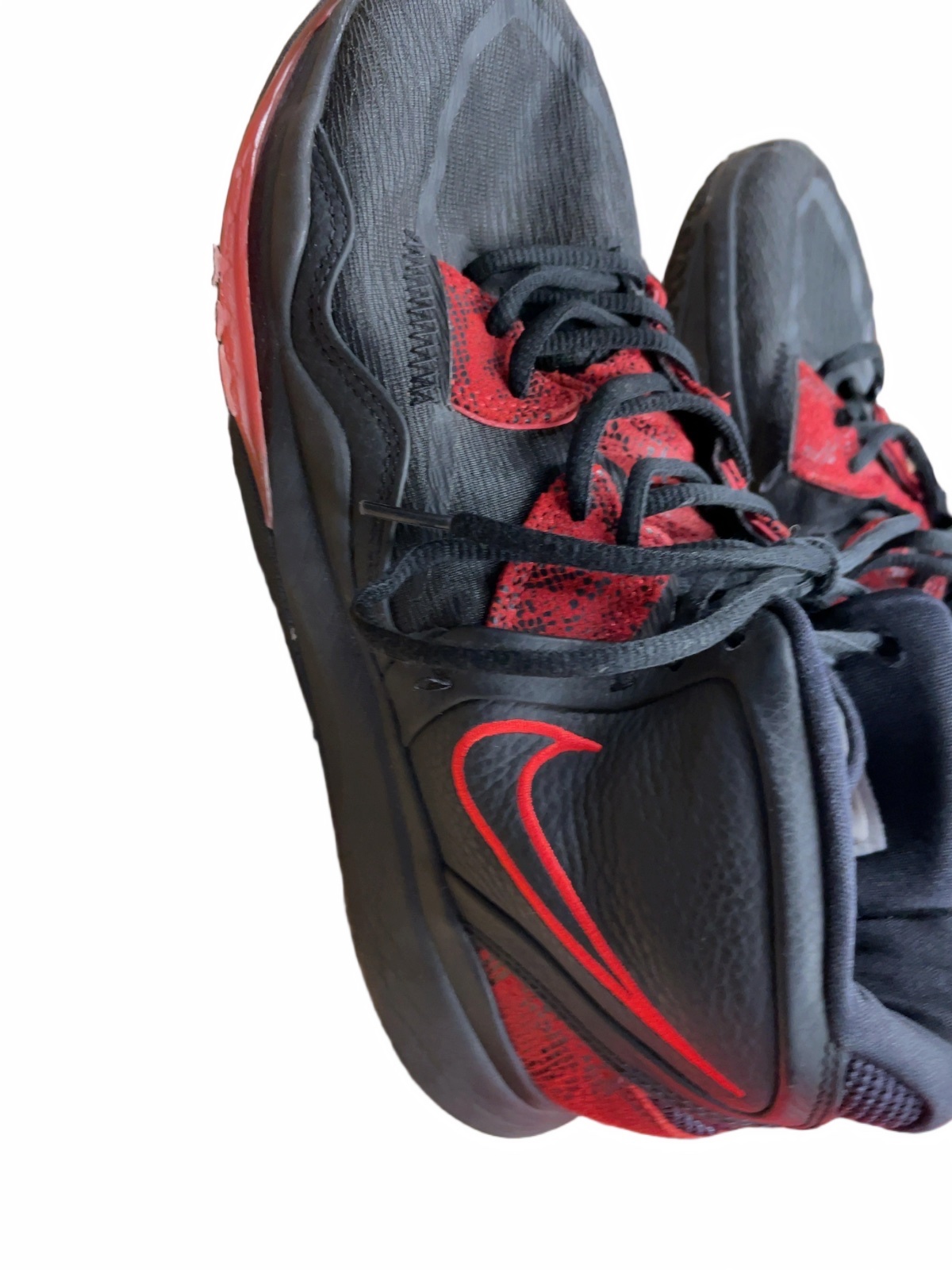 Nike Kyrie Infinity Size 9.5 Basketball Shoes - Black/Red - image 1