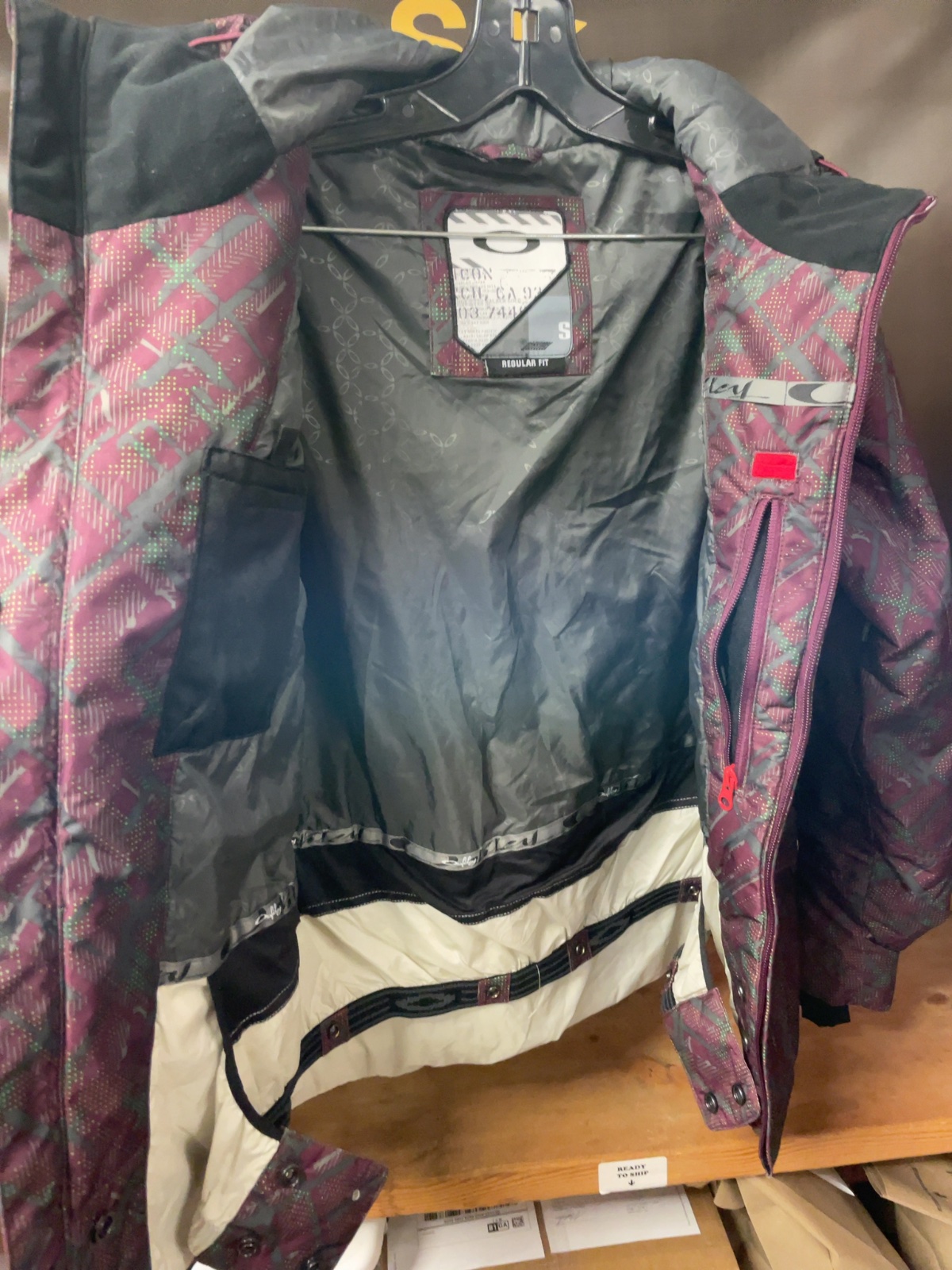 Oakley Thinsulate Ski Snowboard Jacket Size S Purple