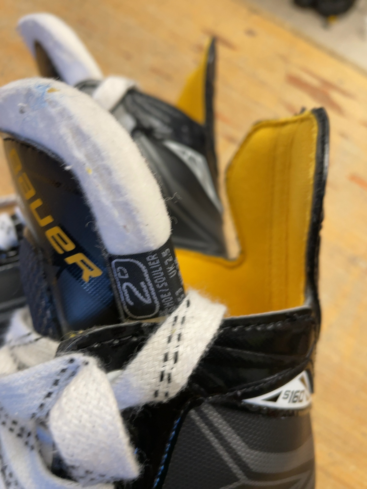 Bauer Supreme S160 Size 2D Junior Ice Hockey Skates