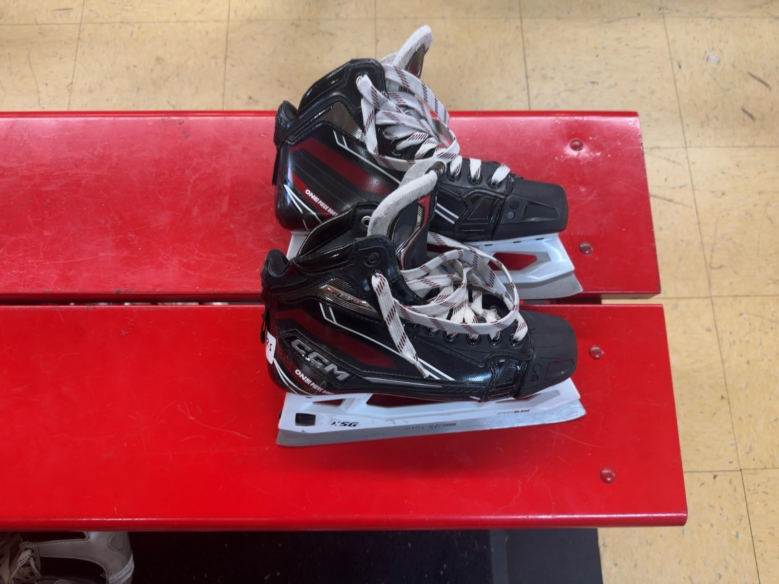 CCM EFlex 6.9 Goalie Ice Hockey Skates Size 7.5