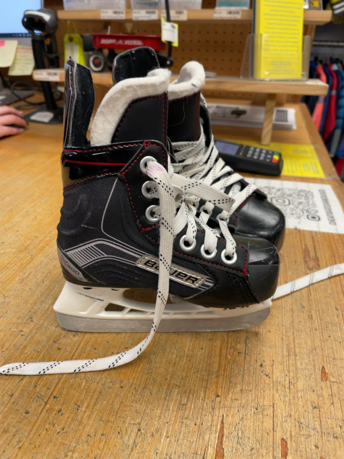 Bauer Vapor X300 Size 8C Youth Ice Hockey Skates