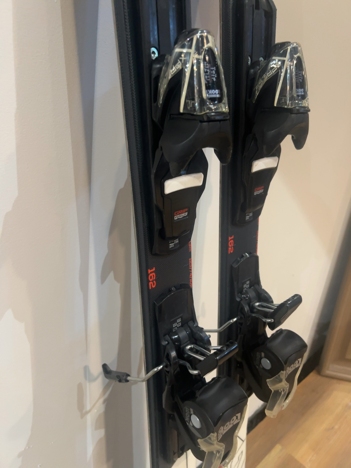 Rossignol React 2 Carbon Skis w/ Look Xpress 10 Bindings Good 162cm