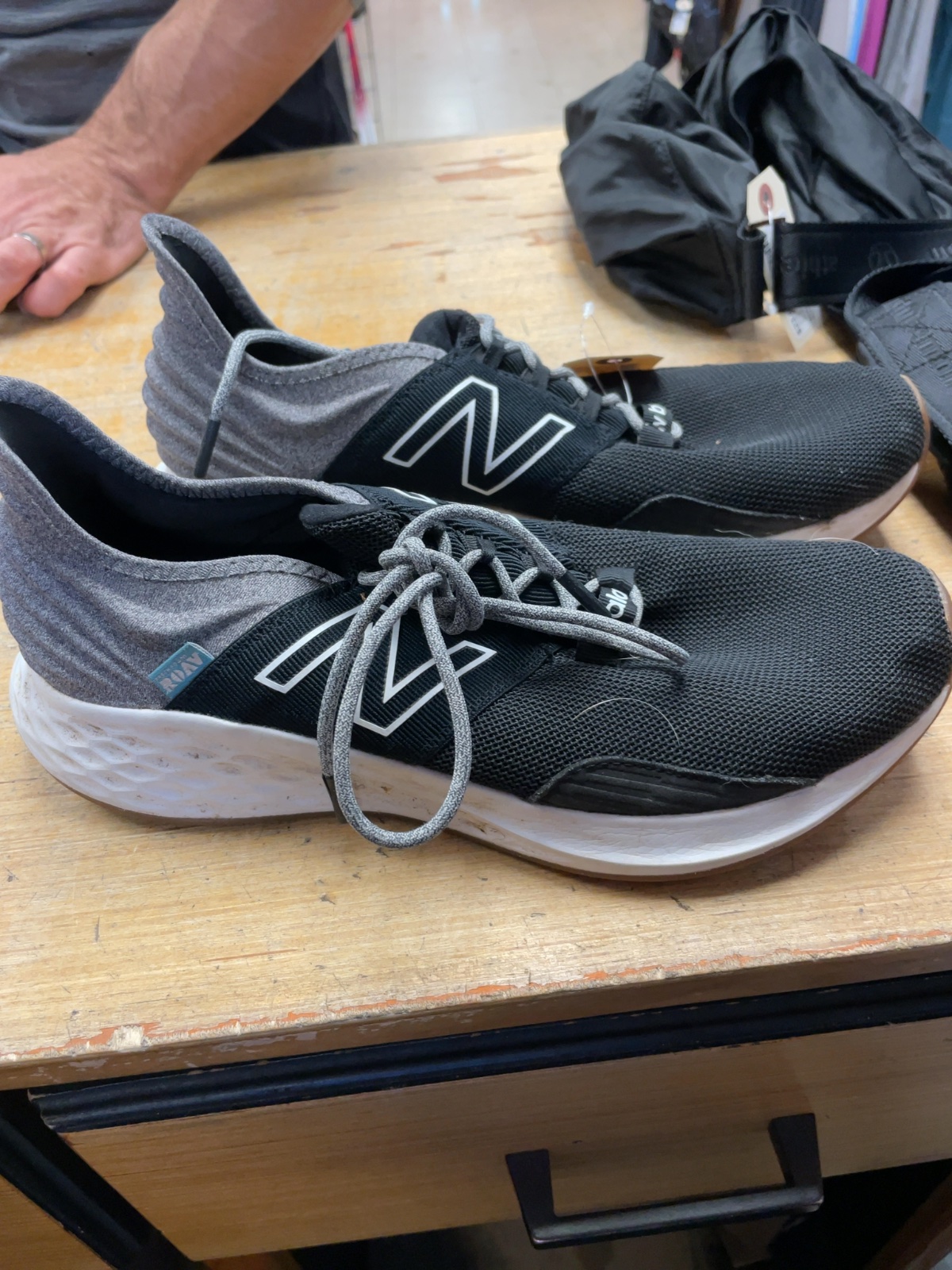New Balance Fresh Foam Roav Size 10 US Running Shoes