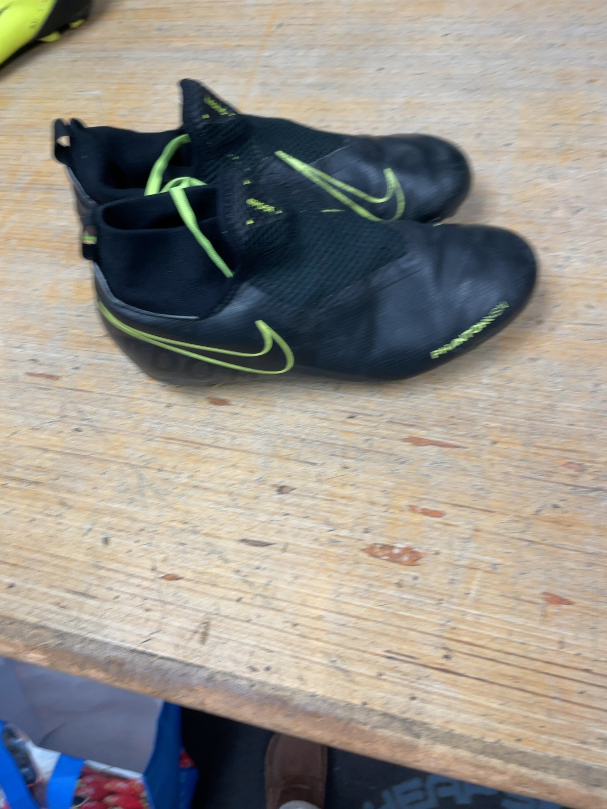 Nike Phantom VSN Size 6 US Soccer Cleats