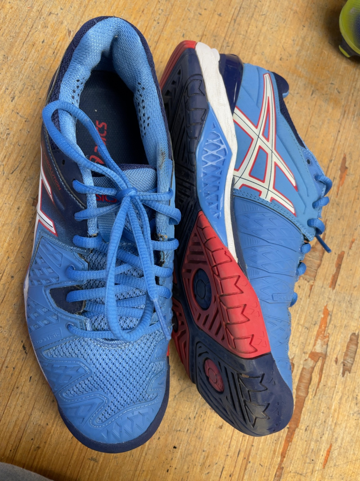 ASICS Gel-Resolution Size 8 US Court Shoes