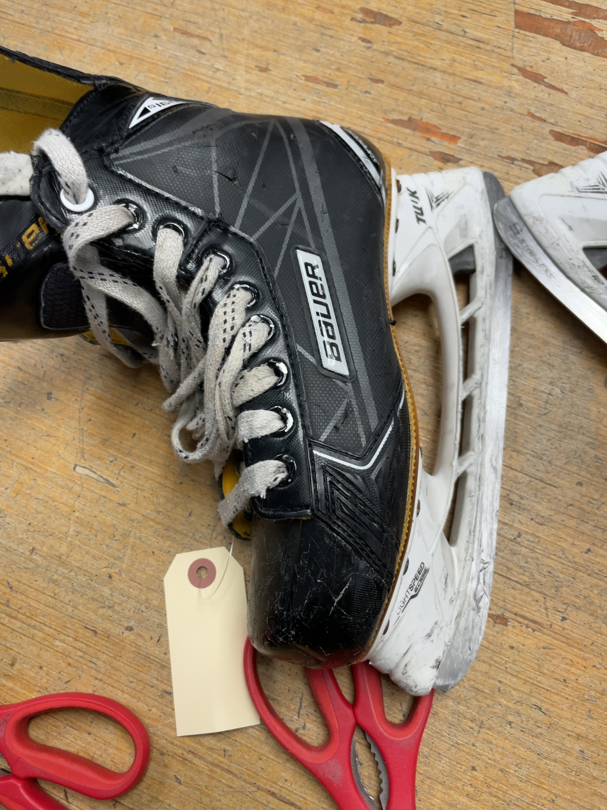 Bauer Supreme 160 Size 5 Ice Hockey Skates