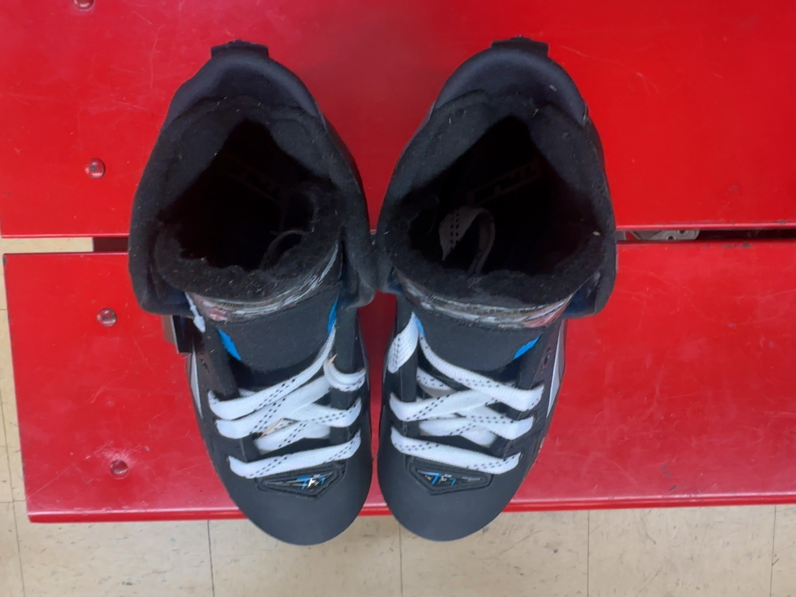 True TF7 Intermediate Goalie Skates Size 6.5R