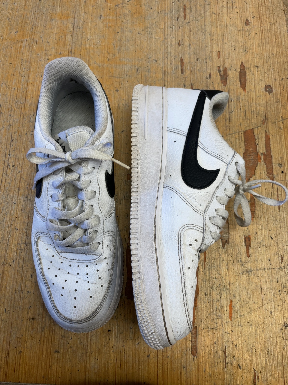 Nike Air Force 1 '07 Size 8 US White/Black Sneakers
