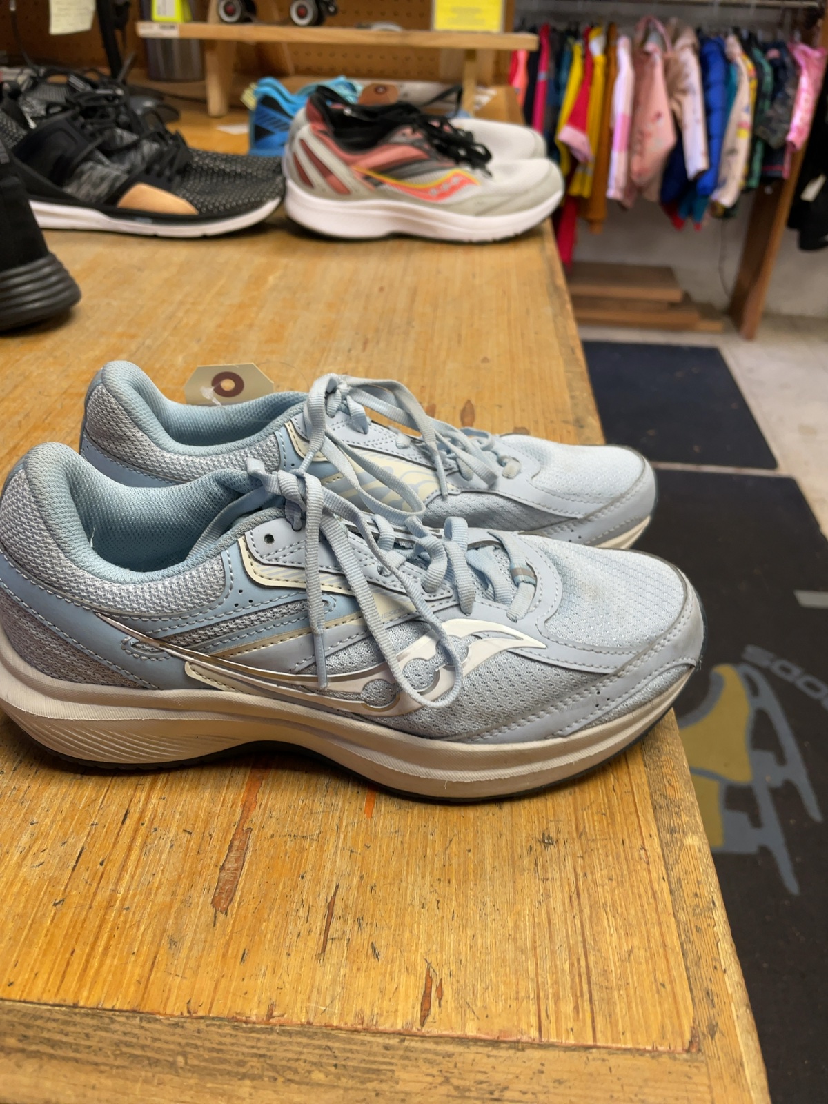 Saucony Size 7.5 US Running Shoes