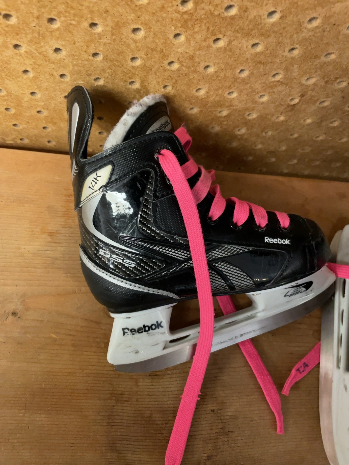 Reebok 14K Size 10C Youth Ice Hockey Skates