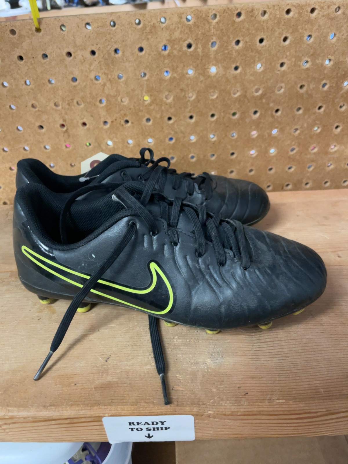 Nike Tiempo Legend Size 5 Soccer Cleats