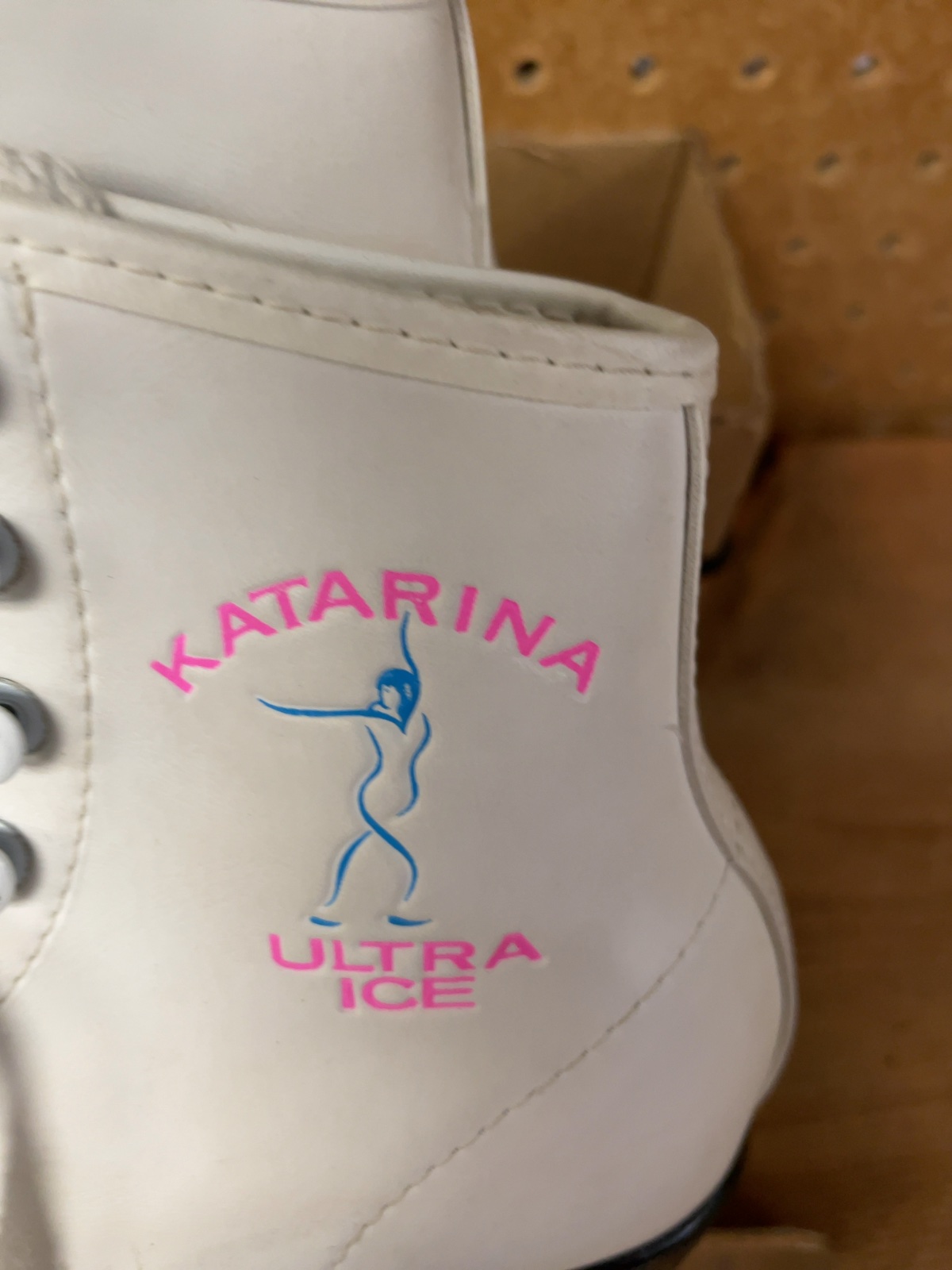 Katarina Ultra Ice Size 2 JR Figure Skates White