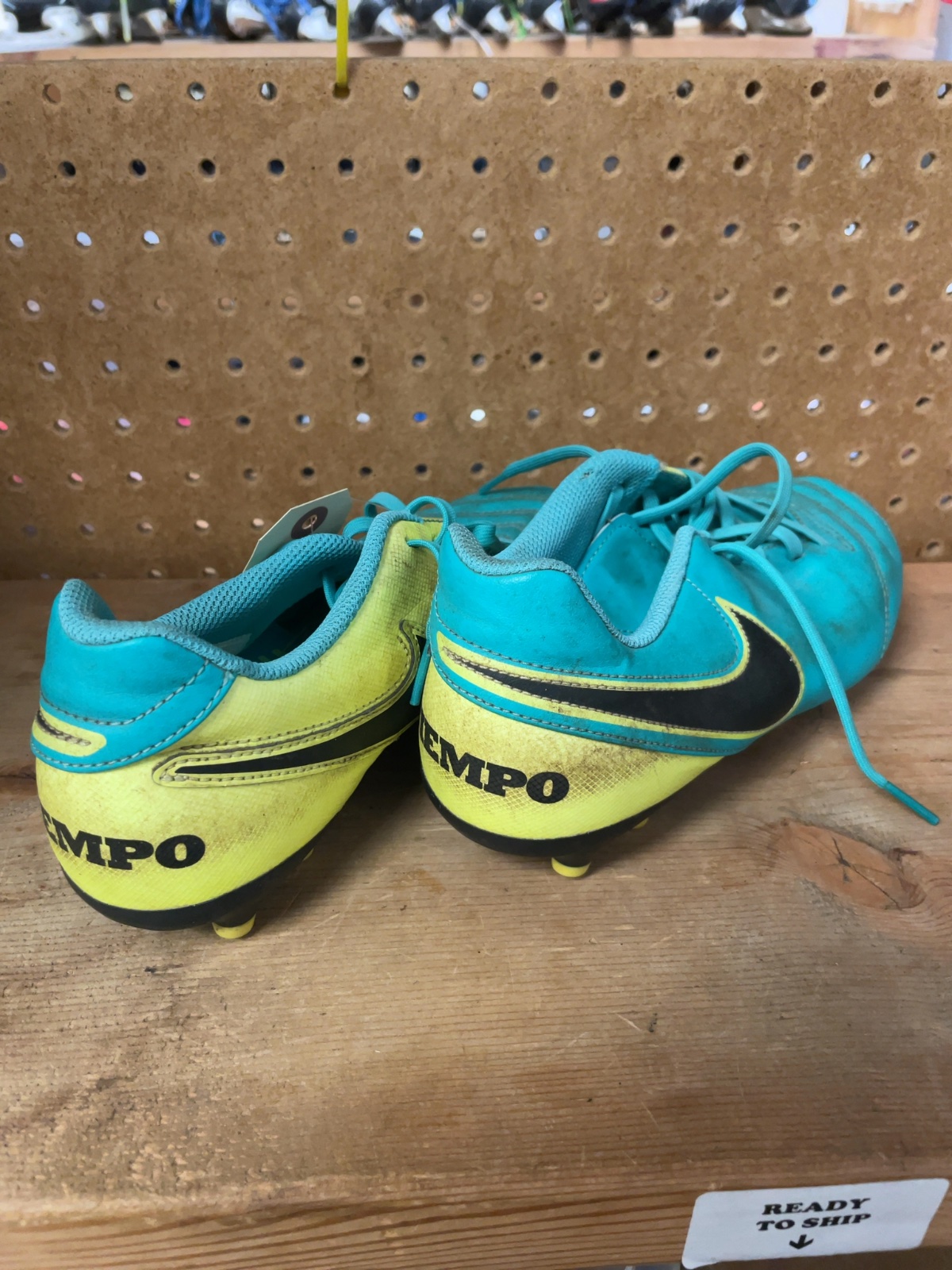 Nike Tiempo Size 6 Soccer Cleats