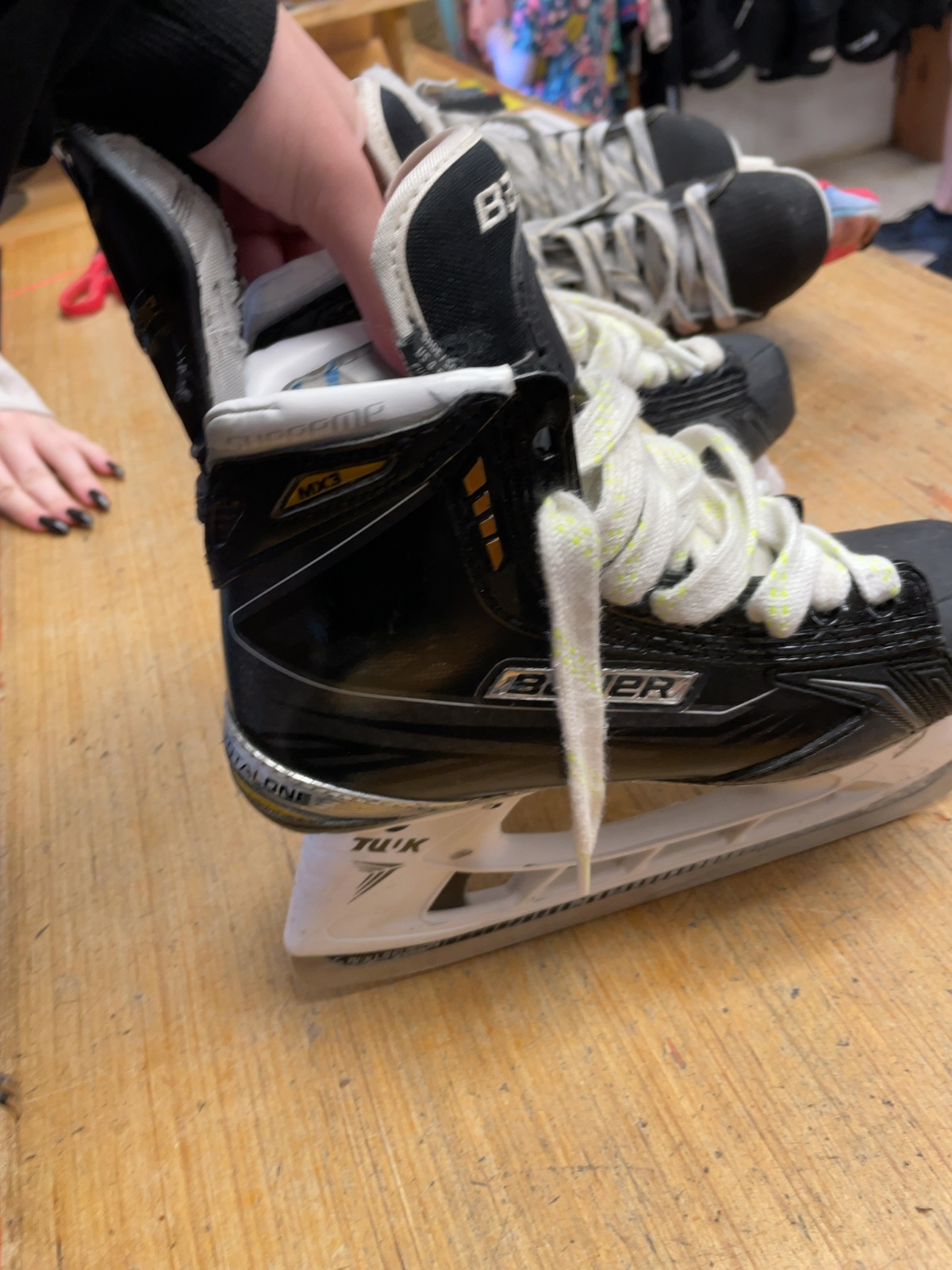 Bauer Supreme TotalONE MX3 Junior Size 3.5 D Ice Hockey Skates