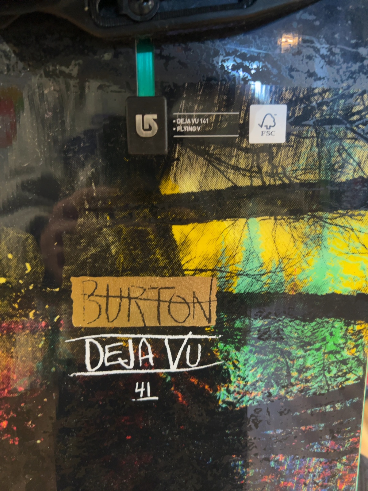 Burton Deja Vu Flying V Snowboard with Bindings Good 141 cm