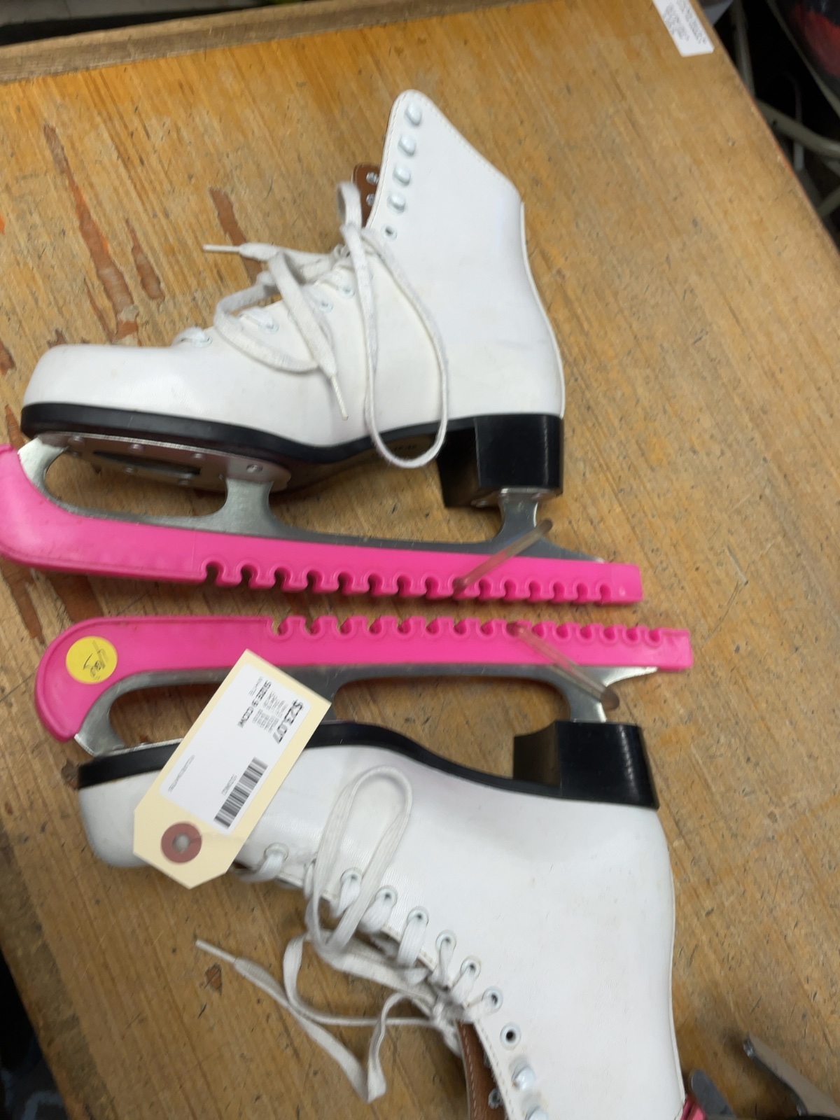CCM Size 9 Figure Skates White