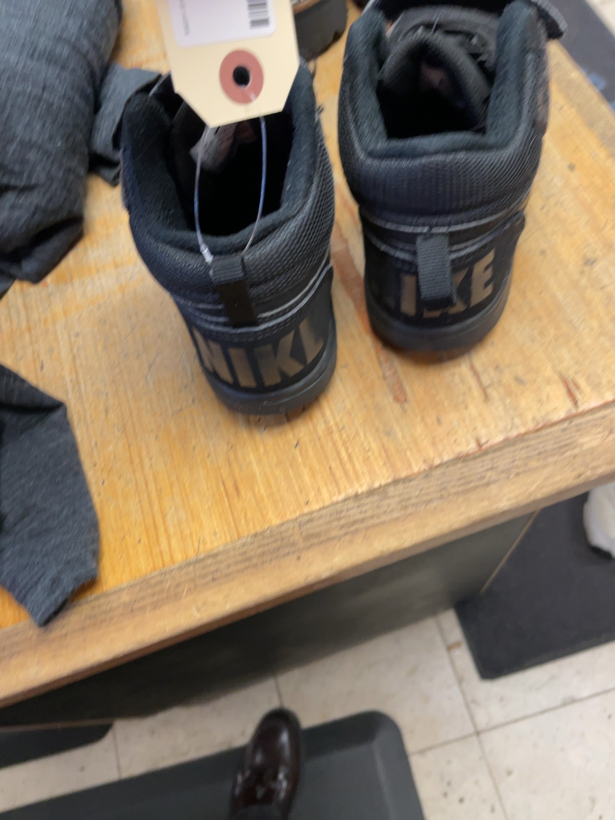 Nike Size 13.5C Mid-Top Sneakers Black