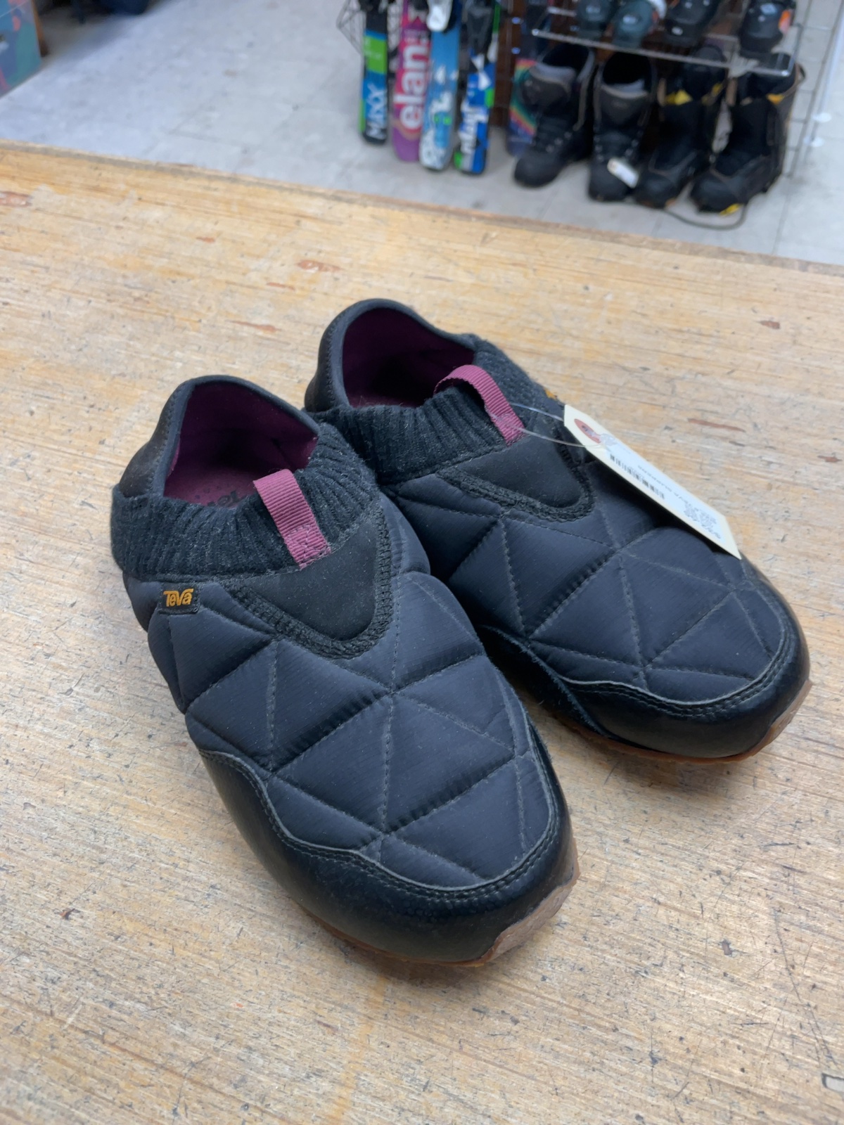 Teva ReEmber Quilted Slippers Size 8