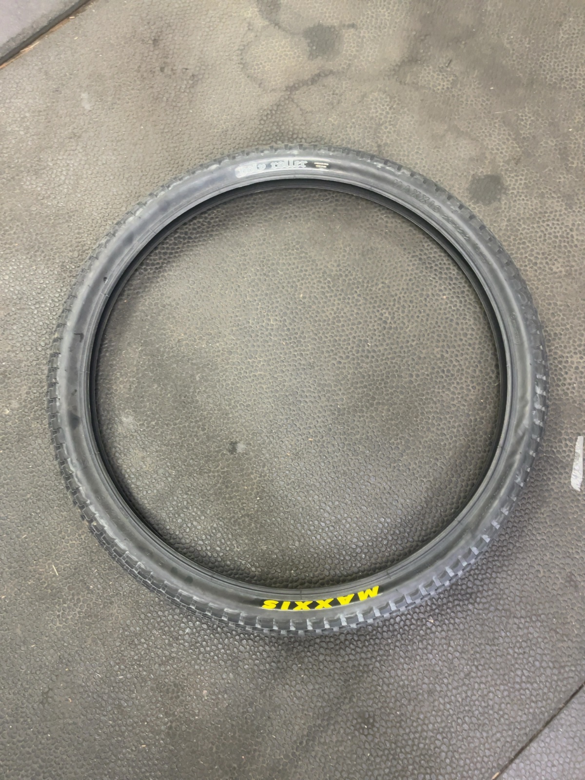 Maxxis Holy Roller Tire 26x2.20 Black