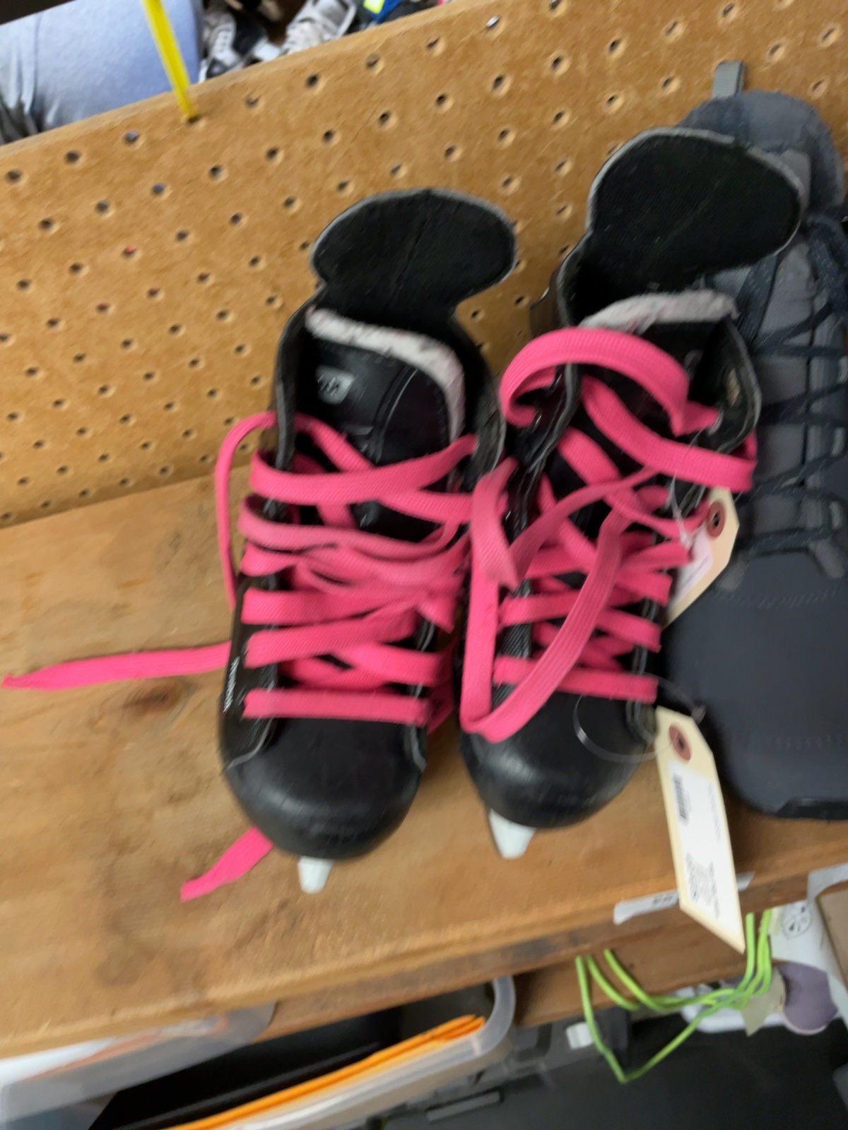 Reebok 14K Size 10C Youth Ice Hockey Skates