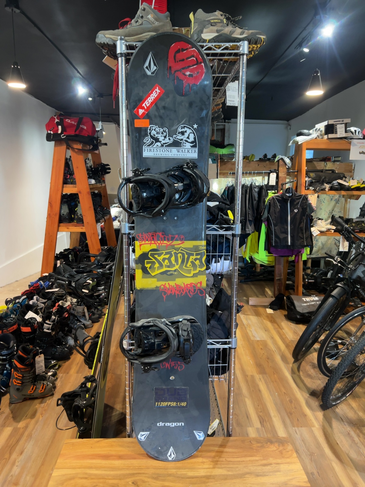 Santa Cruz Dragon Snowboard with K2 Sonic Bindings 155 Good