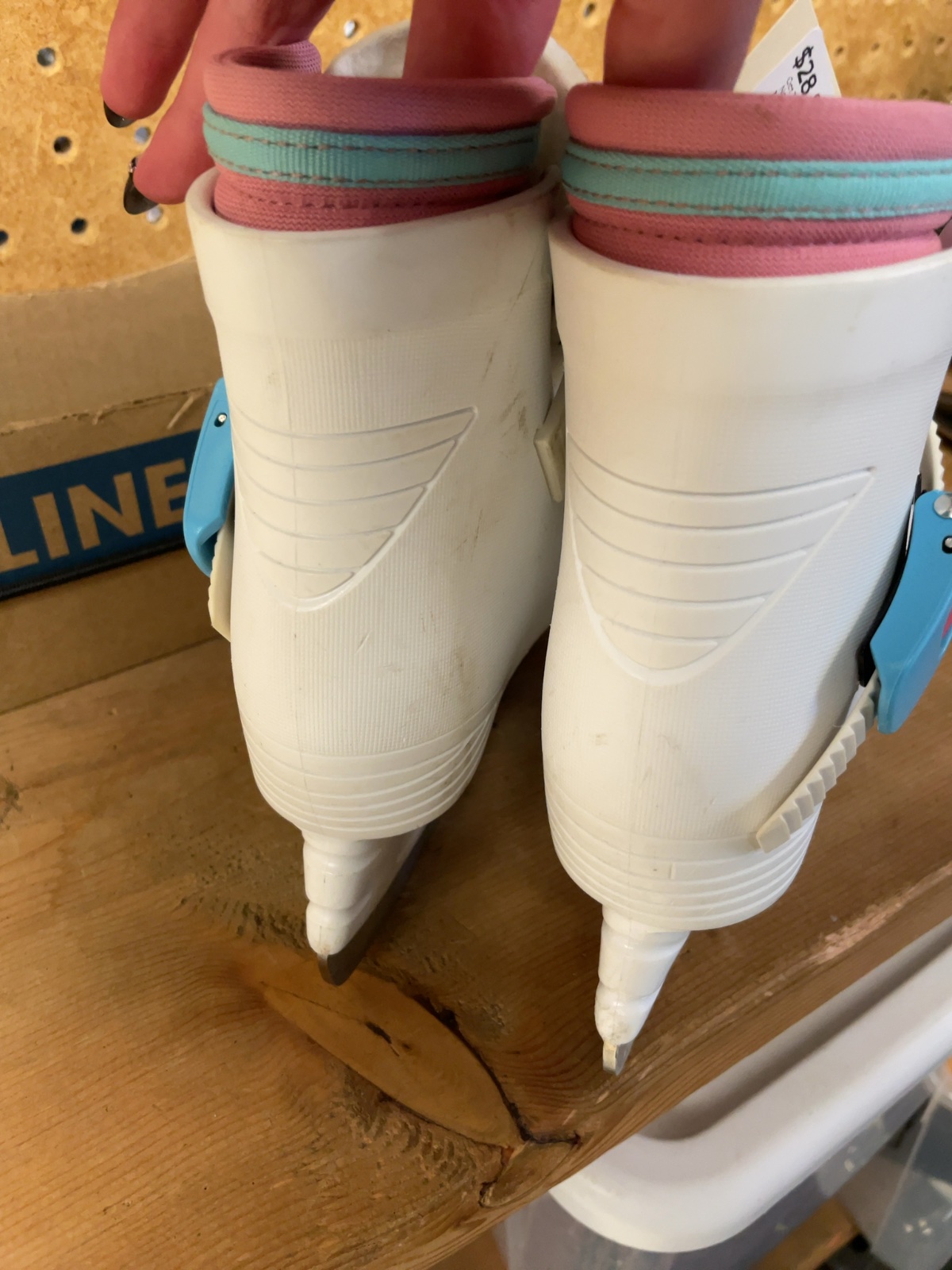 Bauer Size 8/9C Recreational Ice Skates White/Pink