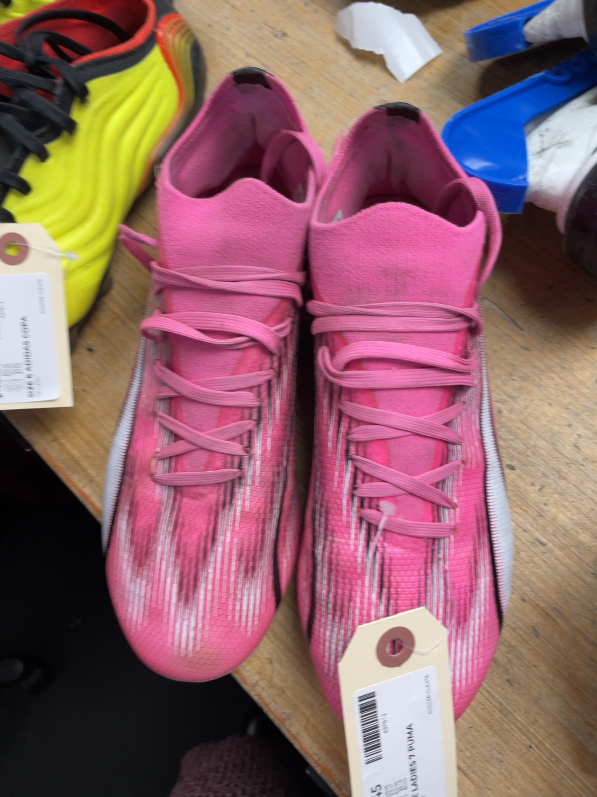 Puma Ultra Size 7 Women's Soccer Cleats Pink