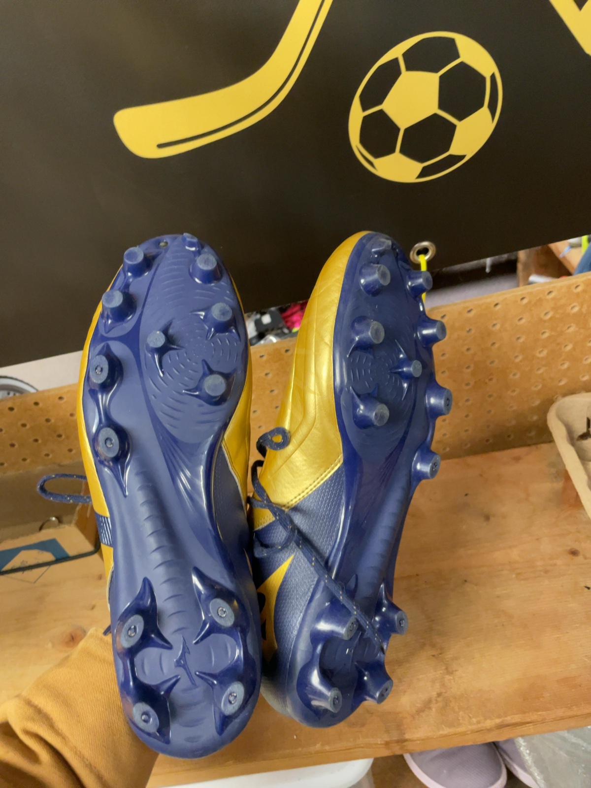 Mizuno Soccer Cleats Size 11 Gold/Purple