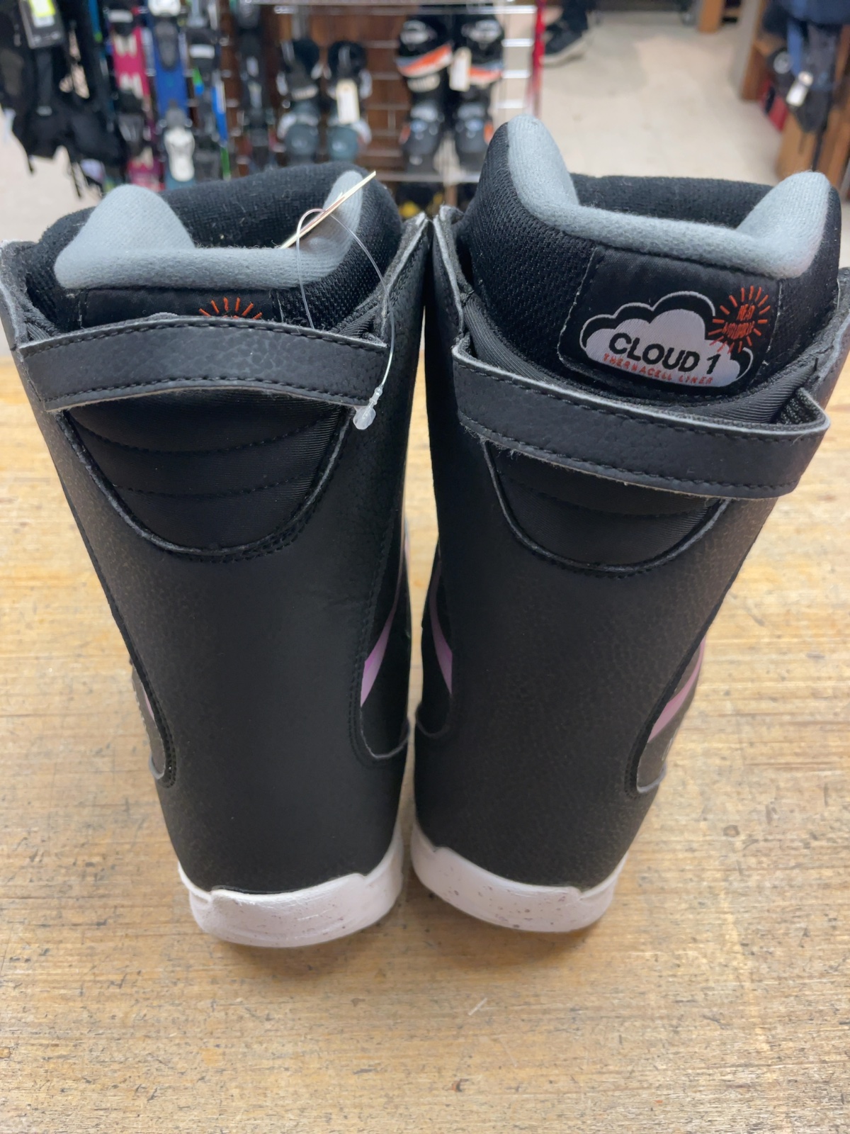 Nitro Cloud 1 BOA Snowboard Boots Size 4?