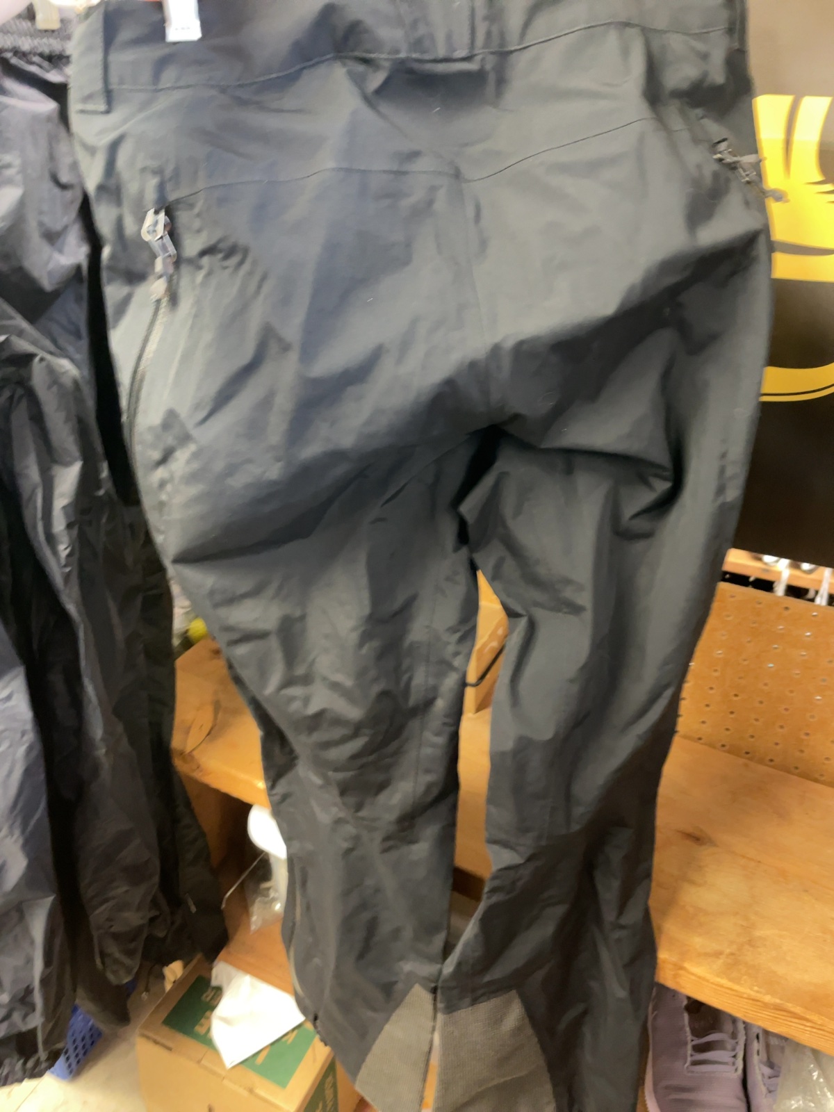 MEC Rain Pants Size M Women's Black