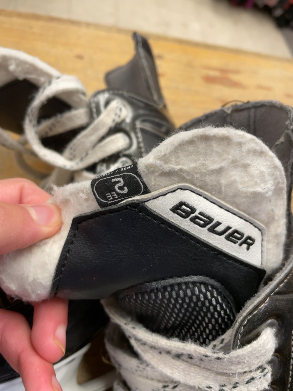 Bauer Nexus 5000 Size 2EE Hockey Skates
