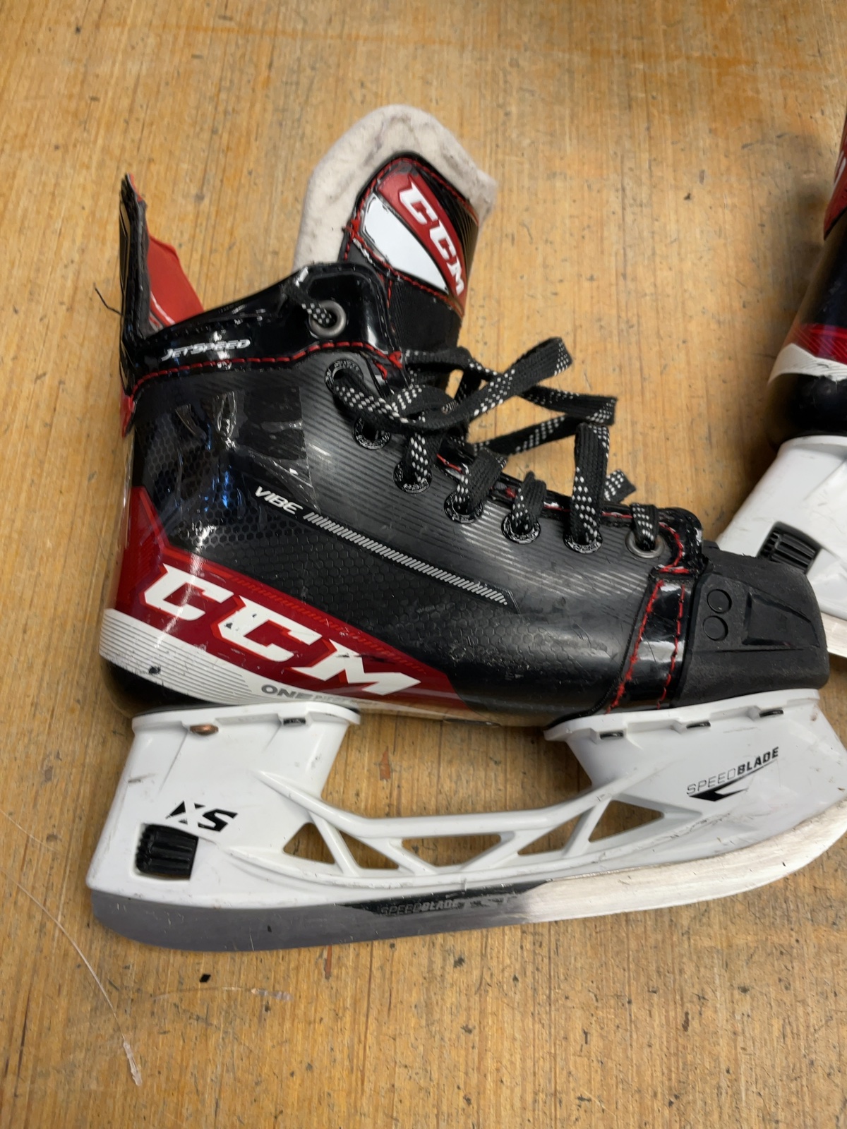 CCM JetSpeed Vibe Size 2 Hockey Skates