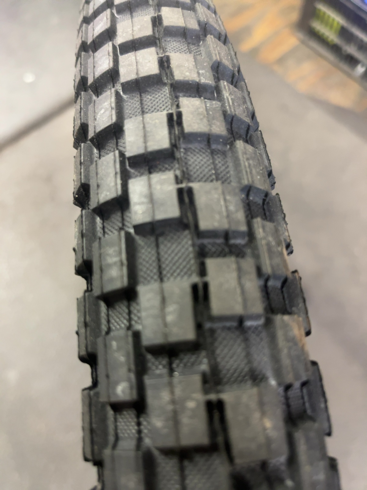 Maxxis Holy Roller Tire 26x2.20 Black