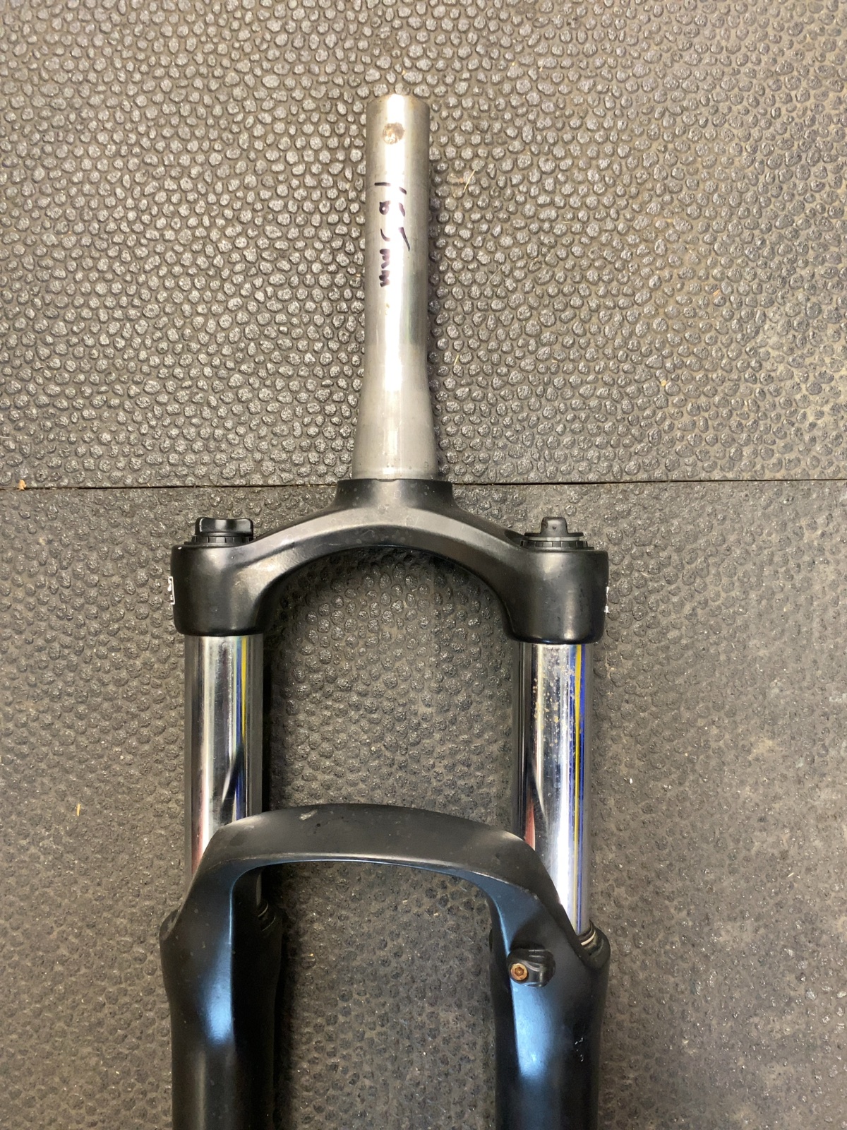 SR Suntour Suspension Fork 15AH2-110 Axle Used