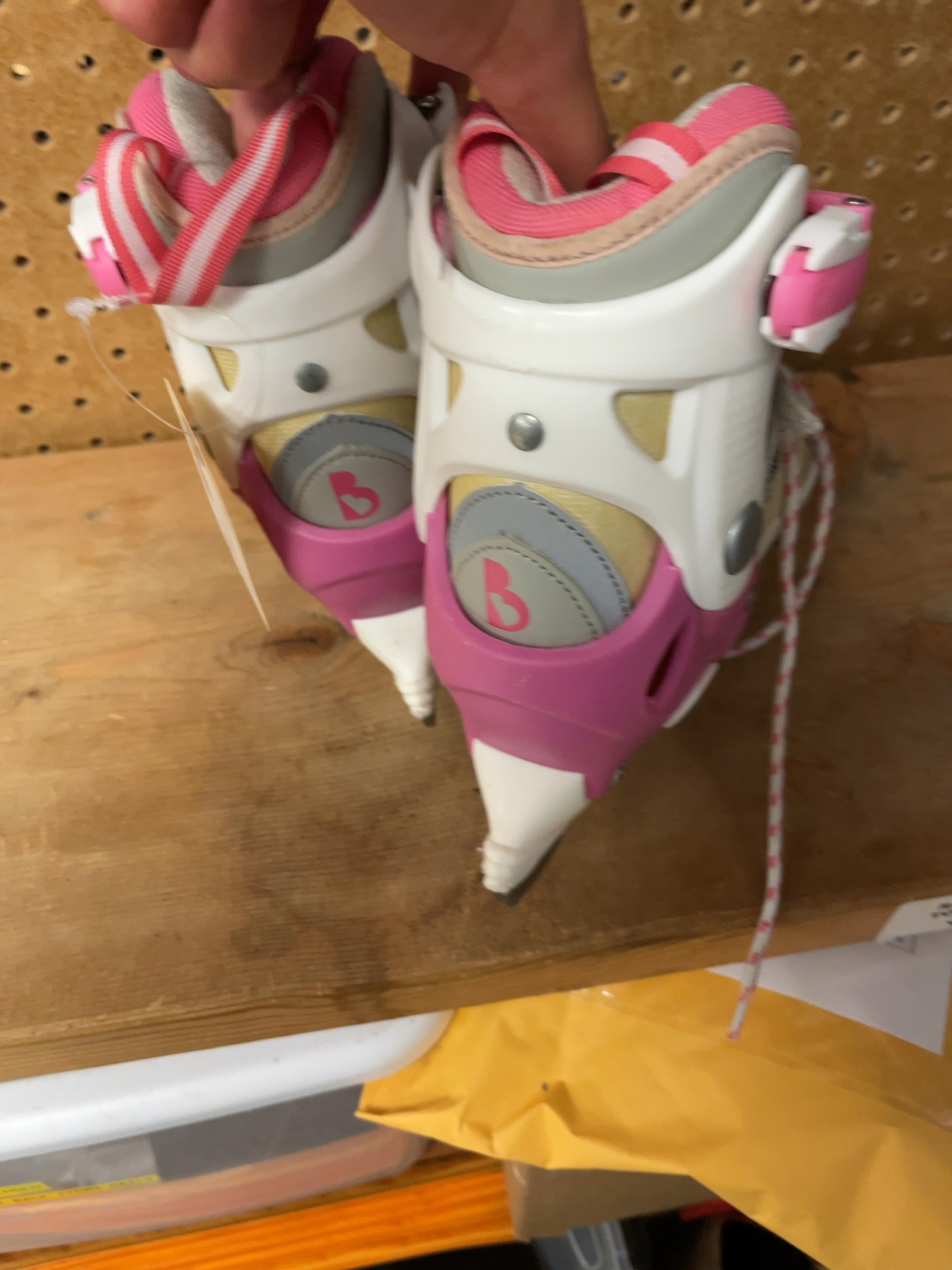 Winnwell Size 8-11 Adjustable Ice Skates Pink