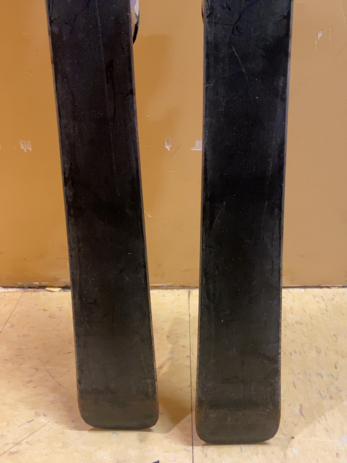 Rossignol Hero Junior Downhill Skis with Look Bindings - 140 cm