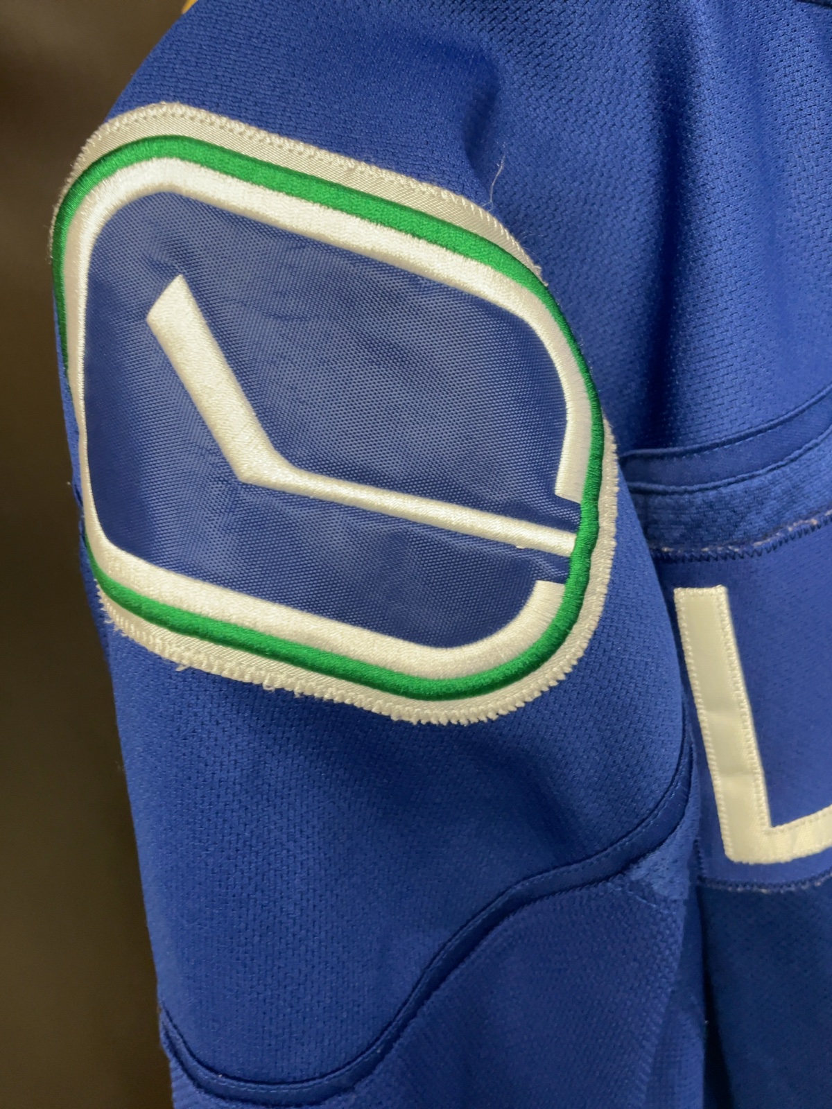 Reebok Vancouver Canucks Roberto Luongo Size L Hockey Jersey