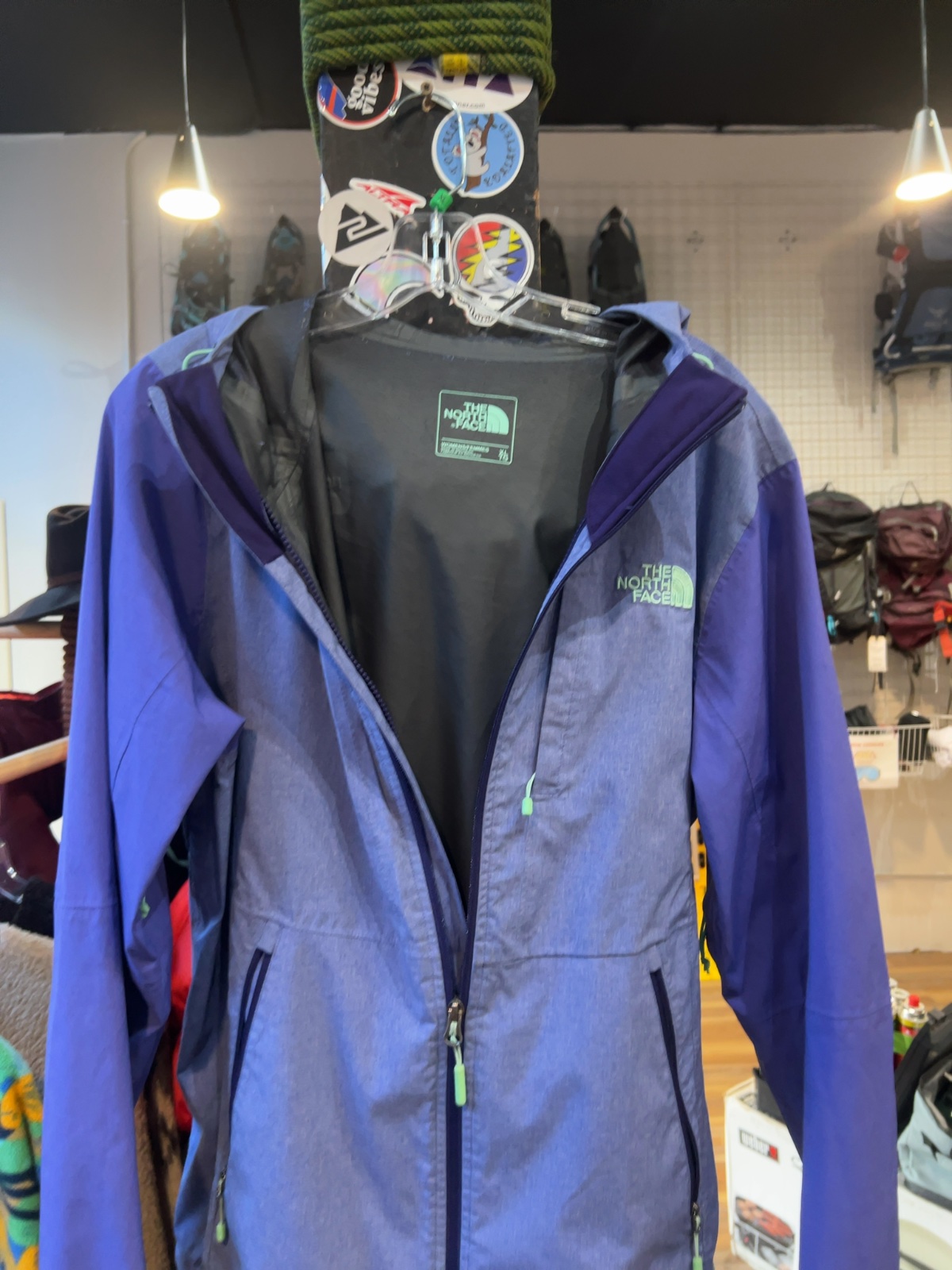 The North Face HyVent 2.5L Shell Hooded Jacket Purple Good Women's XL