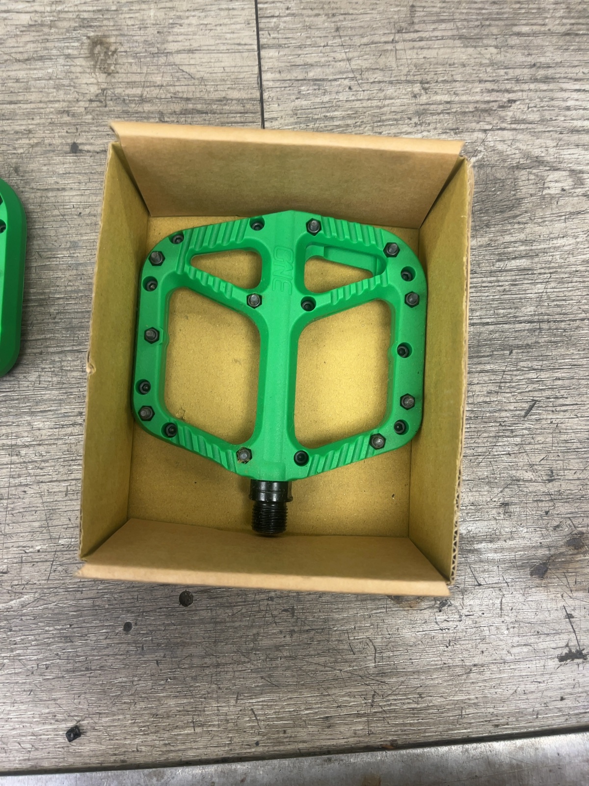 OneUp Components Composite Flat Pedals Green Like New
