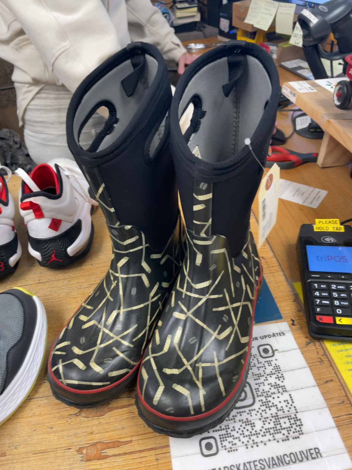 Bogs Classic Boots Size 5 Hockey Sticks