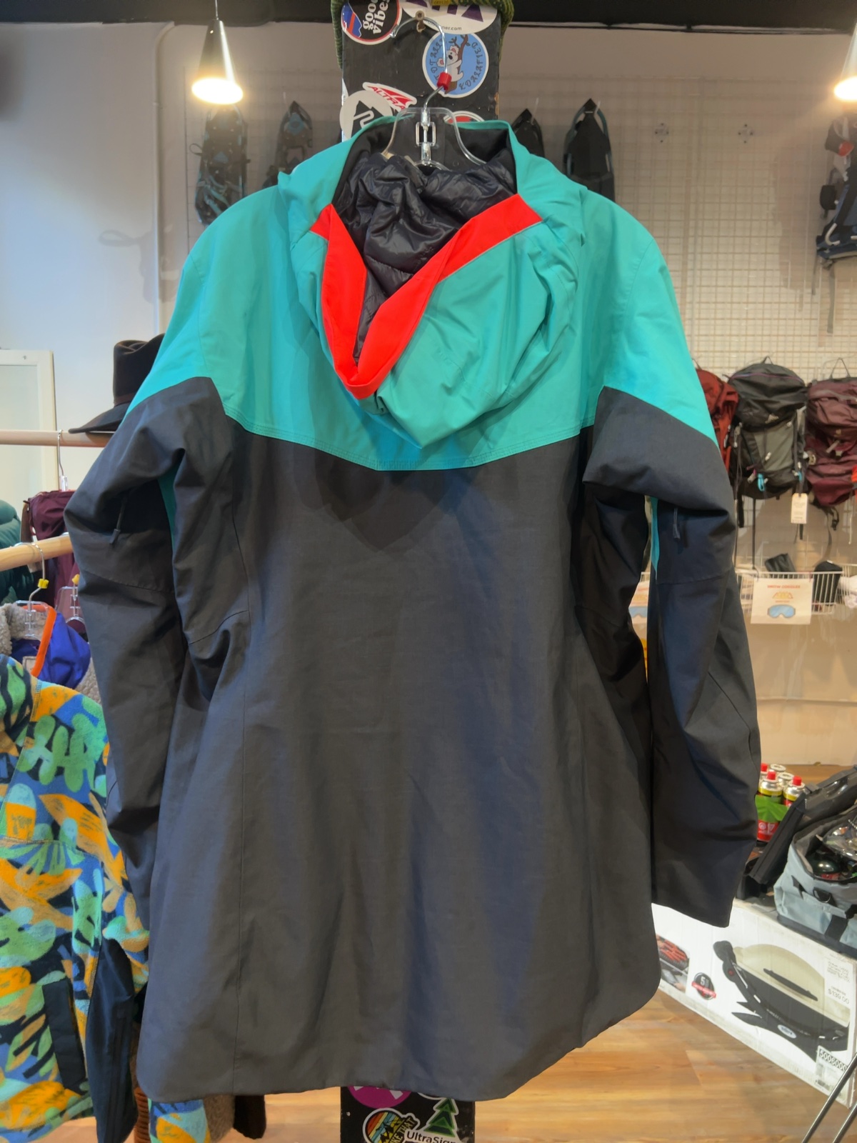 Helly Hansen Whitewall Lifaloft Ski Jacket Teal and Gray Good L