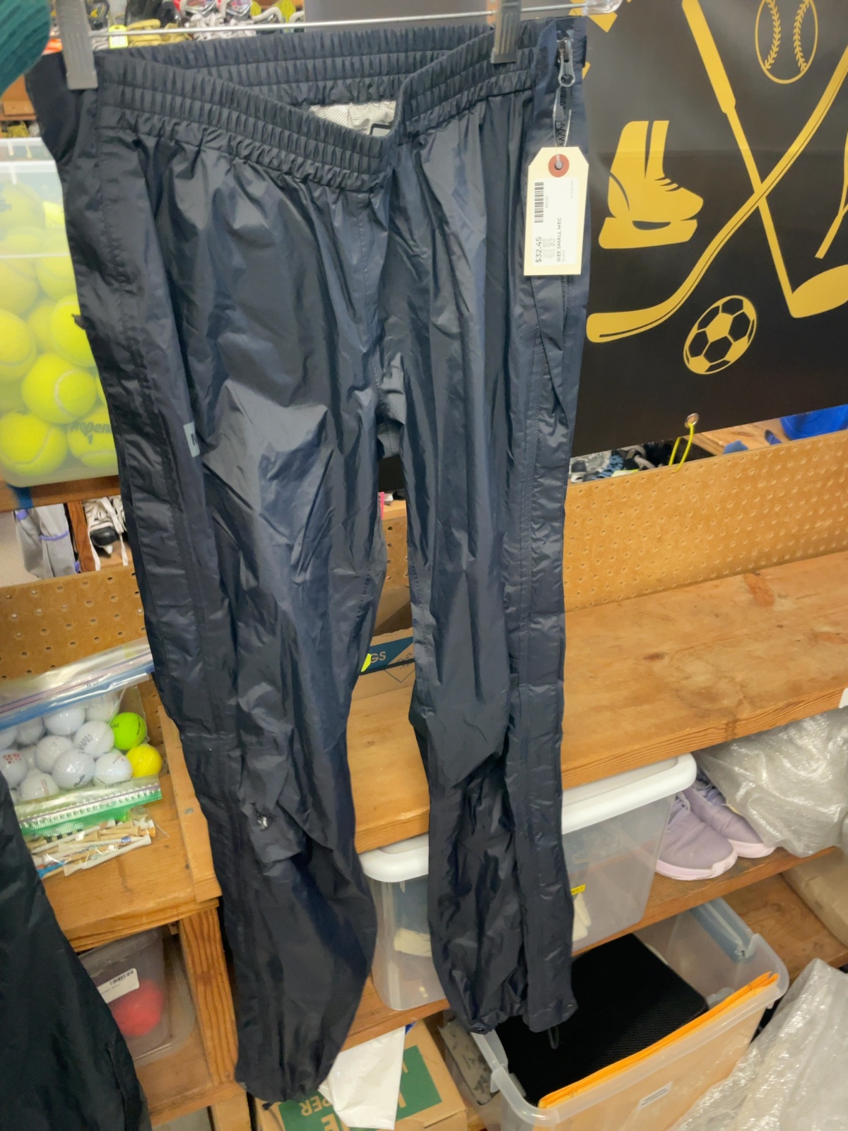 MEC Rain Pants Size Small Black