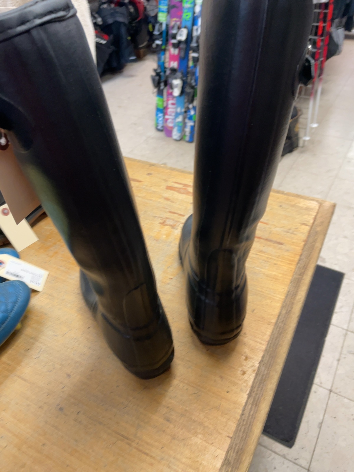 Hunter Tall Fleece-Lined Rain Boots Size 3