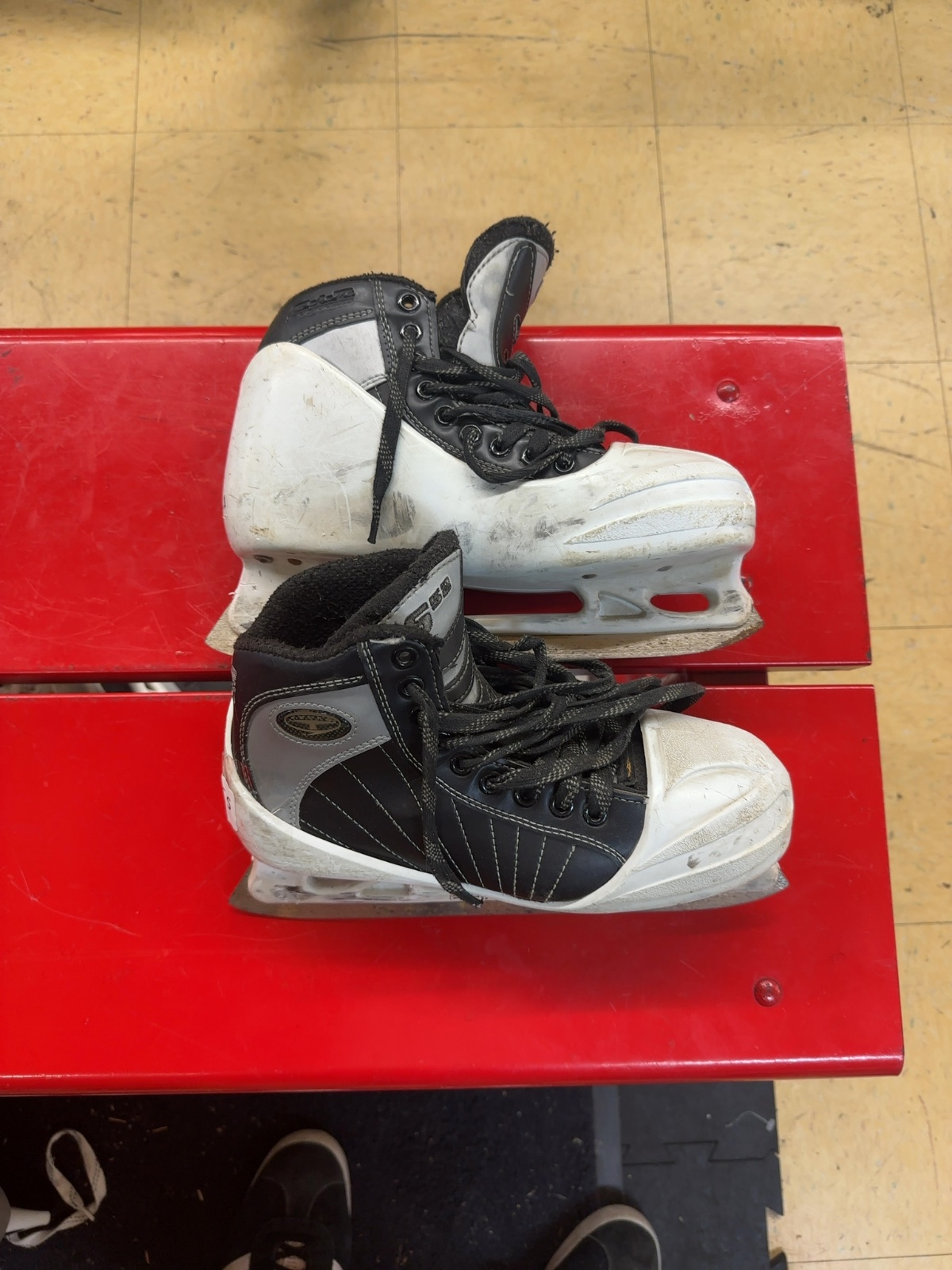 CCM 652 Super Tacks Goalie Skates Size 5.5